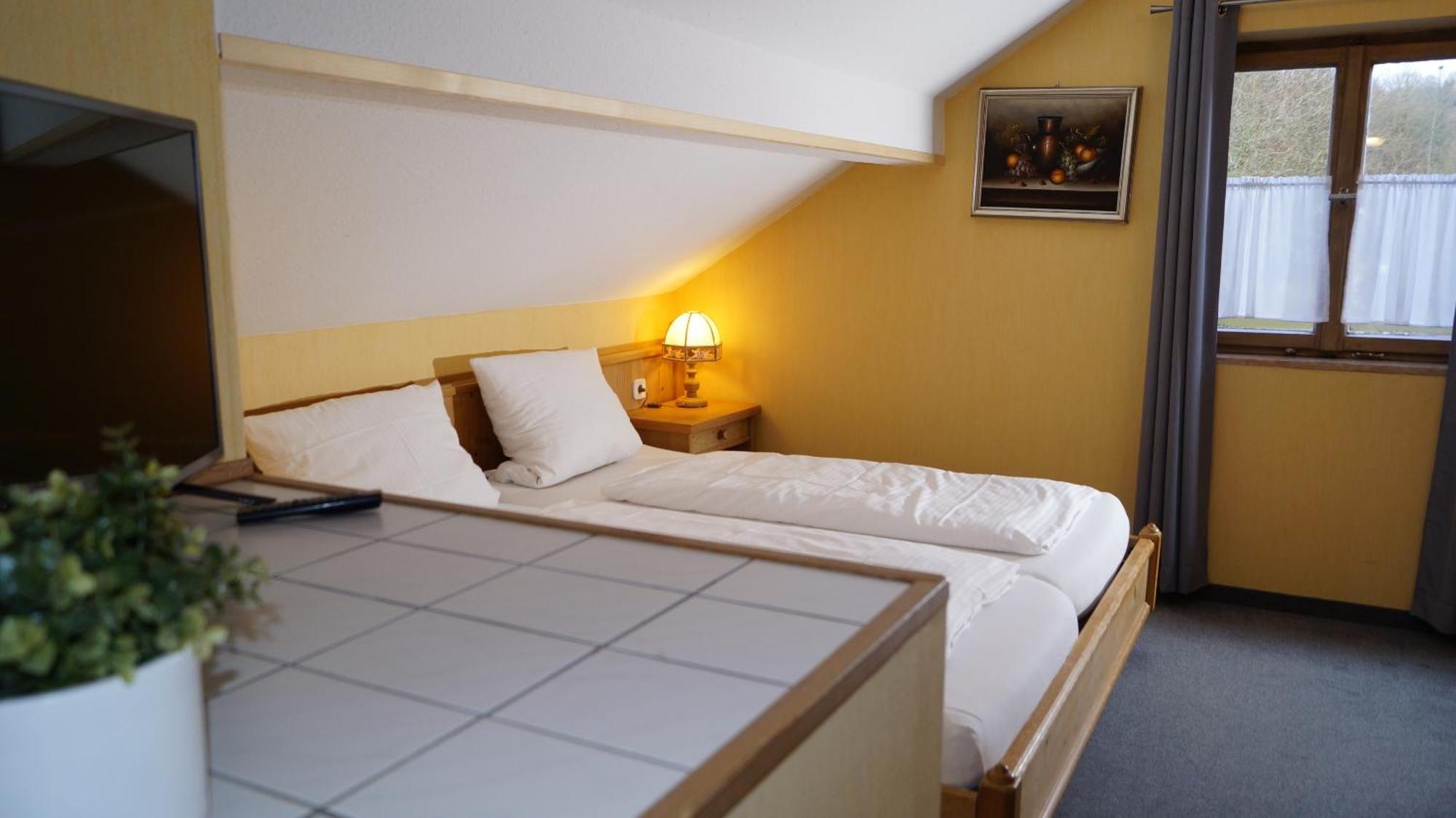 Landgasthof Falken Huttlingen Habitación foto