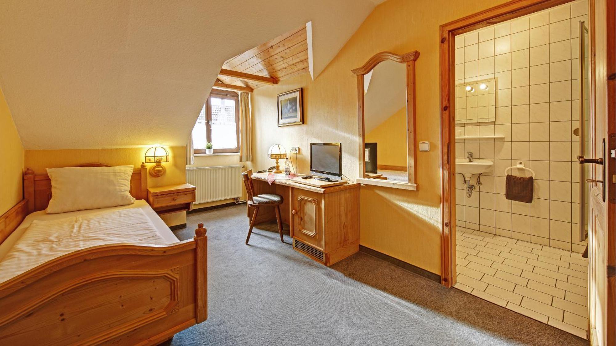 Landgasthof Falken Huttlingen Habitación foto