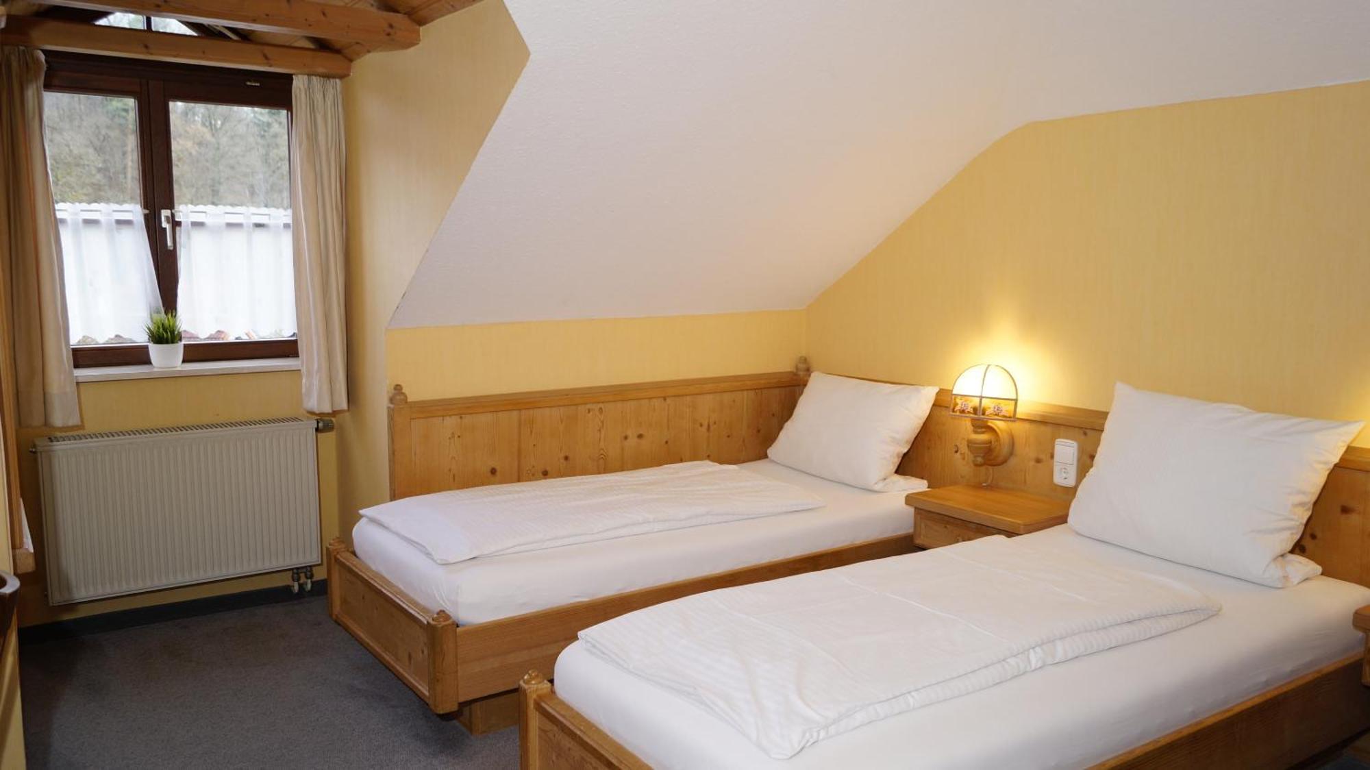 Landgasthof Falken Huttlingen Habitación foto