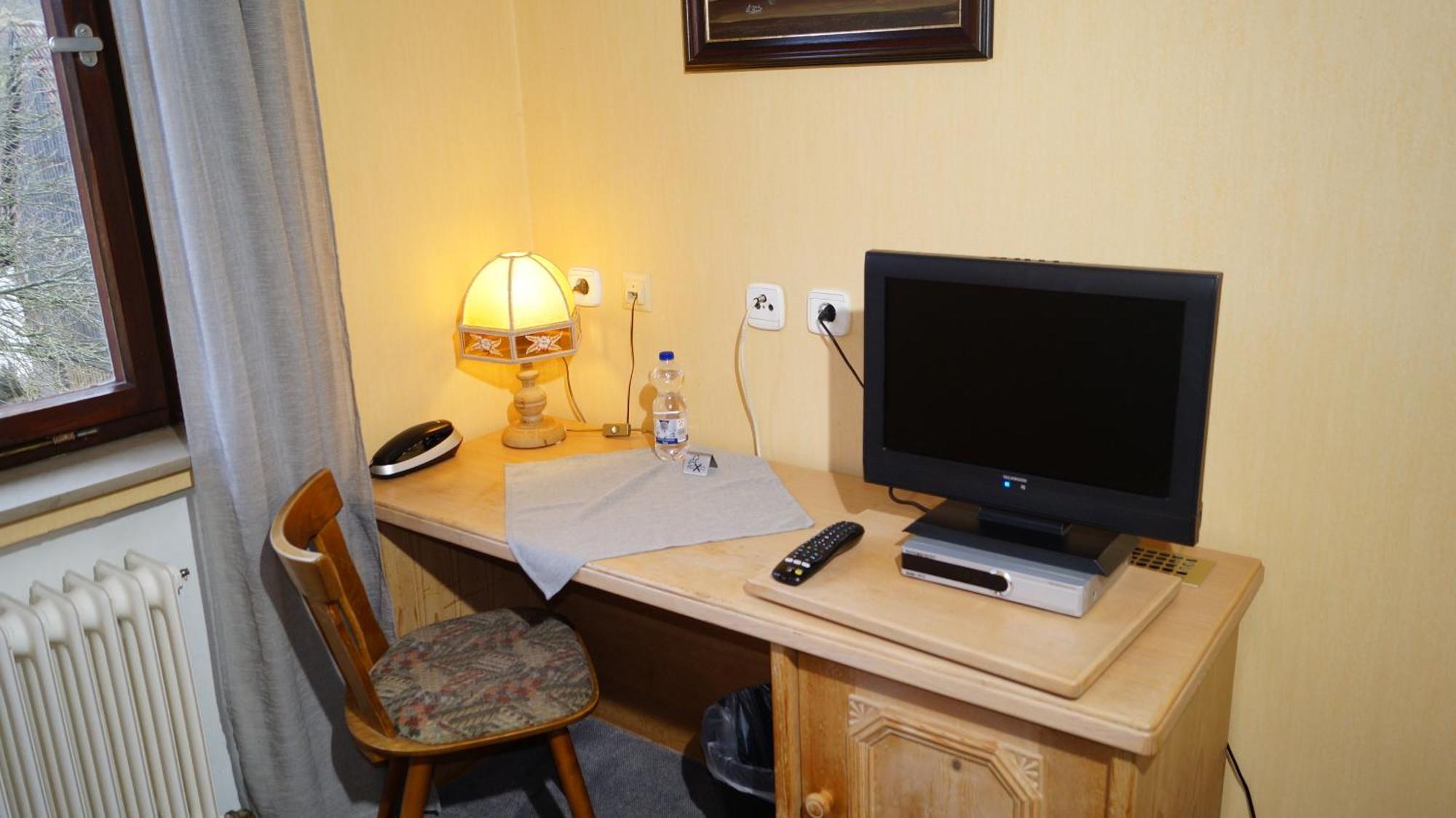 Landgasthof Falken Huttlingen Habitación foto